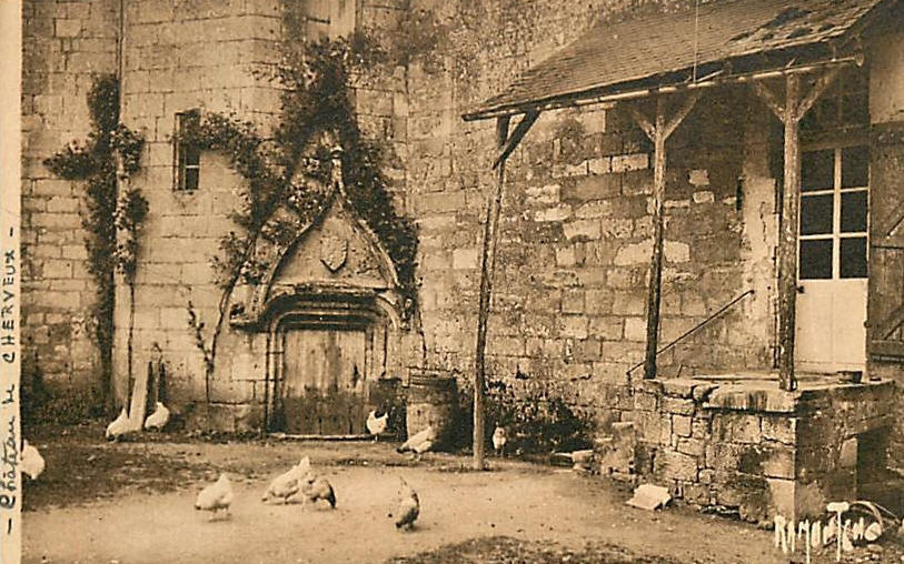Cour du château environ 1901